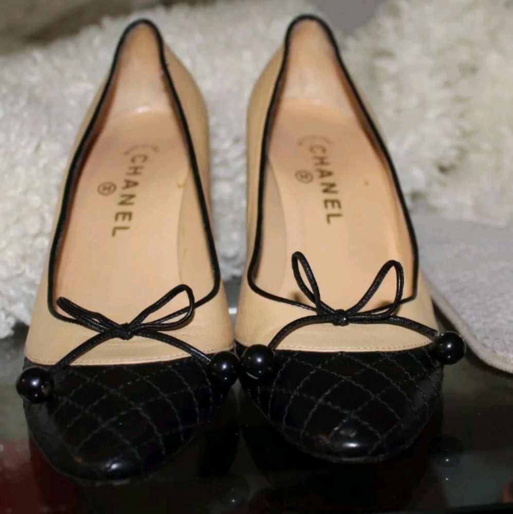 CHANEL Vintage block pumps with blackbow